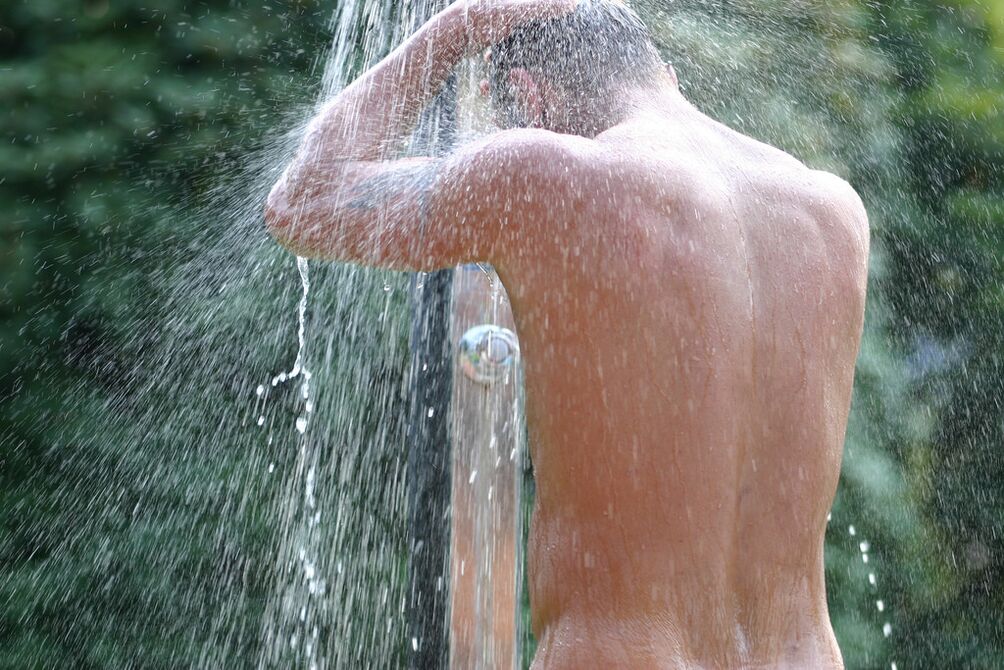 After a bath with soda, the man should take a shower with cold water. 